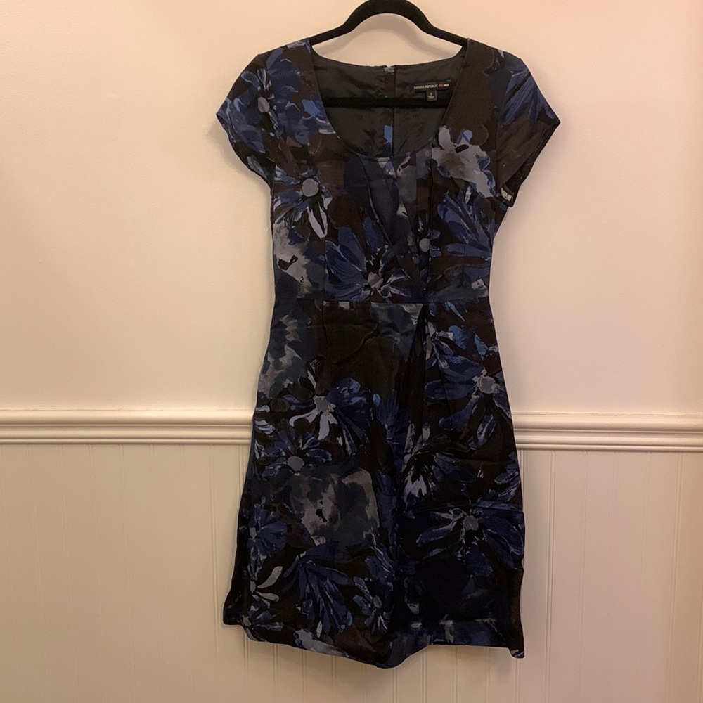 EUC black and navy floral Mad Men Banana Republic dress, sZ 2